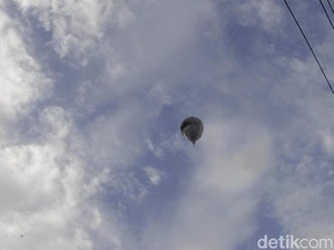 Masih Ada Belasan Balon Udara Liar Terbang di Langit Pekalongan