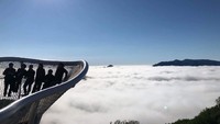 Untuk mencapainya, traveler akan diajak naik gondola menuju ke area dataran tinggi tempat view point Unkai Terrace berada. Tiba di atas, pemandangan lautan awan pun tersaji di depan mata (Club Med)