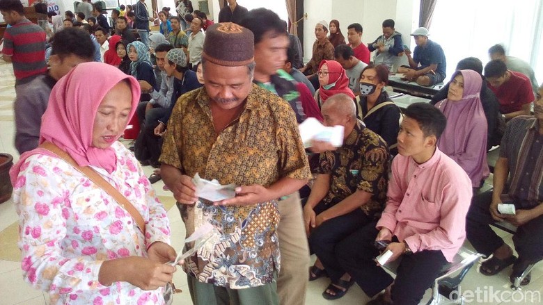 Libur Lebaran Usai, Samsat Kudus Diserbu Pemilik Kendaraan Libur Lebaran Usai, Samsat Kudus Diserbu Pemilik Kendaraan