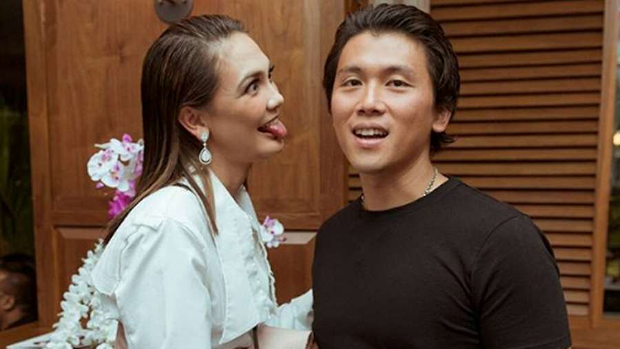 Penampakan Rumah Rp 100 M Nenek Raffi, Kemesraan Agnez Mo 