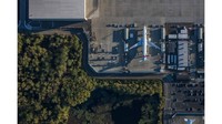 Adalah Mike Kelley yang melakukannya. Ia yang berprofesi sebagai fotografer udara menyewa sebuah helikopter dan mengambil serangkaian foto perjalanan hidup pesawat (Mike Kelley/CNN Travel)