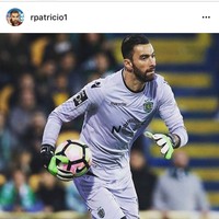 Rui Patricio yang baru saja bergabung dengan klub Liga Inggris, Wolverhampton, merupakan pemain berusia 30 tahun. Dia memiliki tinggi badan menjulang yaitu 190 cm, sehingga cocok bermain sebagai kiper. Foto: Instagram