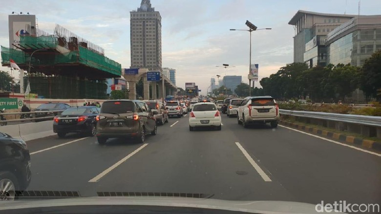 Hari Pertama Masuk Kerja, Lalin Bekasi-Jakarta Belum Sepadat Biasanya Hari Pertama Masuk Kerja, Lalin Bekasi-Jakarta Belum Sepadat Biasanya
