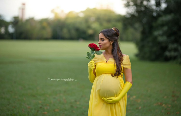 Cantik Banget! Ketika Ibu Hamil Jadi Putri Disney