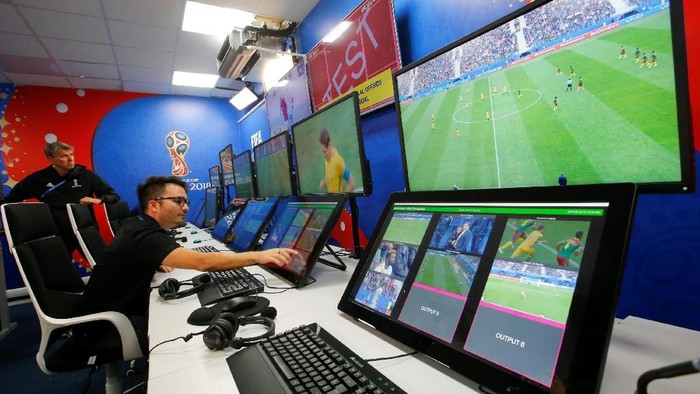 Penerapan Sistem VAR. Foto: Sergei Karpukhin/Reuters Penerapan Sistem VAR. Foto: Sergei Karpukhin/Reuters