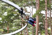 Wahana permainan flying fox Roll Glider (Fuji Subaru Land)