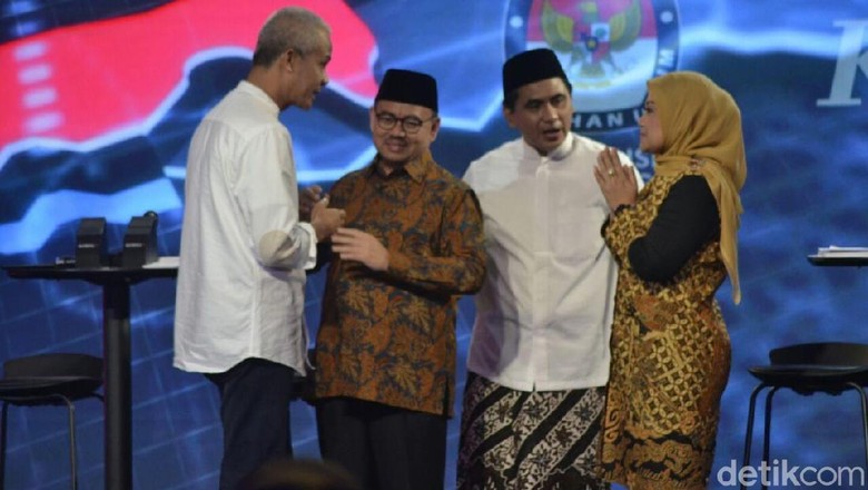 Ada Dua Pertanyaan Tak Terjawab Saat Debat Cawagub Ada Dua Pertanyaan Tak Terjawab Saat Debat Cawagub
