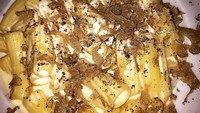 Balas dendam habis puasa, beberapa tahun lalu Reino puaskan selera dengan macaroni bertabur truffle. Mewah dan enak! Foto: Instagram reinobarack