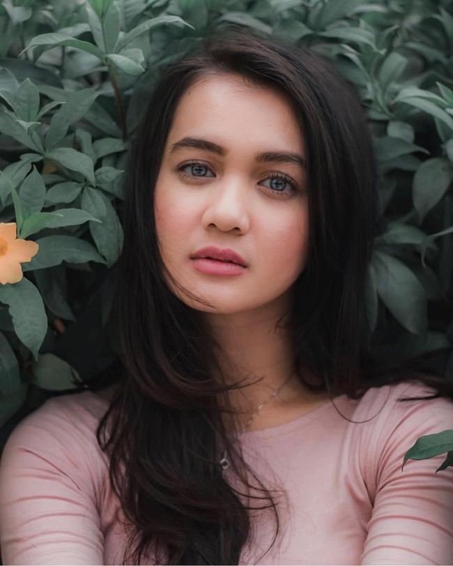 Dhea Annisa merupakan anak dari pasangan Indra Kusuma dan Masayu Chairani. Foto: Instagram/deaaannisa