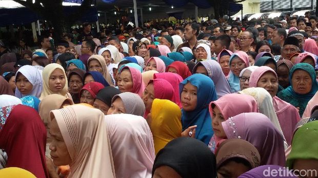 warga Yogya yang ikuti open house gubernur DIY