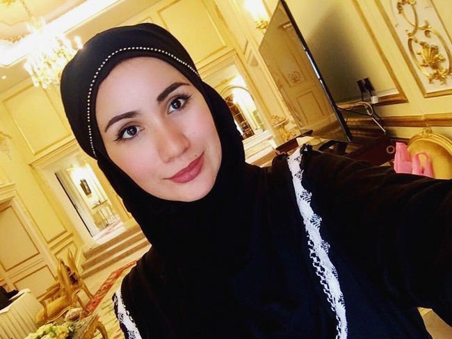 Begini penampilannya ketika mengucapkan Ramadan Al-Kareem kepada para pengikutnya di Instagram. Foto: Instagram Sofia Loren Deliu