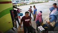 Berdasarkan data kedatangan pada sejumlah terminal di Jakarta per Rabu (20/6), ada ribuan warga yang masuk ke Jakarta.