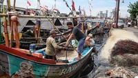 Sejumlah nelayan kembali beraktivitas di Kampung Nelayan Cilincing, Jakarta Utara, Kamis (21/6/2018).