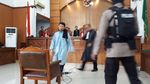 Foto: Detik-detik Jelang Sidang Vonis Aman Abdurrahman