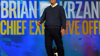 Pengunduran diri Krzanich diumumkan dalam siaran pers yang ditampilkan di situs resmi Intel pada Kamis (21/6) malam waktu Amerika Serikat. Krzanich melepas jabatan CEO sekaligus posisi di dewan direksi Intel. Foto: Getty Images