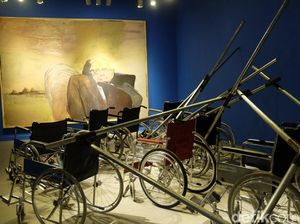 Berikan Tribut, Hanafi dan Goenawan Mohamad Lukis Stephen Hawking