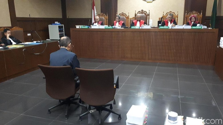 Bacakan Pleidoi, Fredrich Nilai Jaksa KPK Udik Soal Ukuran Bakpao Bacakan Pleidoi, Fredrich Nilai Jaksa KPK Udik Soal Ukuran Bakpao