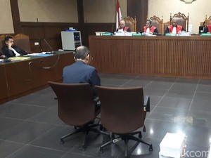 8 Jam Bacakan Pleidoi dan Masih Lanjut, Fredrich Ngaku Sakit Leher