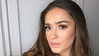 Setelah putus dengan Marshanda, Baim Wong sempat berpacaran dengan Yasmine Leeds Wildblood namun isunya hubungan keduanya hanya sebentar. Foto: Dok.Instagram/Yasmine Leeds