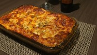 Wow! Menggoda banget ya hidangan ini. Tampak seperti lasagna yang baru saja diangkat dari oven. Foto: instagram @alissonbecker
