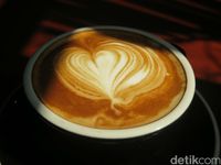 Mencicip Sandwich Unicorn Warna-warni di Stillwater Coffee & Co Gunawarman