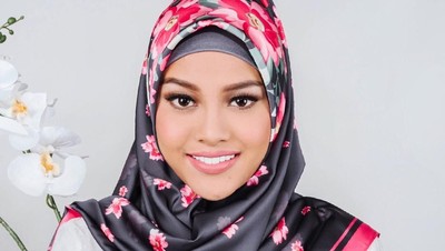 Tak Selalu Seksi, Ini Gaya Aurel Hermansyah Pakai Hijab