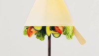 Ini sih judulnya lampu buah dan sayuran. Tepat di bagian bawah lampu kamarnya terdapat buah tomat, mentimun hingga alpukat. Foto: Instagram sheiku