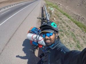 Gokil! Pria Ini Gowes dari India ke Rusia demi Bertemu Messi