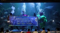 Pertunjukan ondel-ondel underwater ini sebagi bentuk perayaan ulang tahun DKI Jakarta ke-491 dengan cara yang unik.