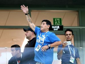 Maradona Bersedia Latih Argentina dengan Cuma-cuma