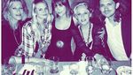 Yuk, Intip Si Cantik Dakota Johnson Saat Ngopi dan Cicip Makanan