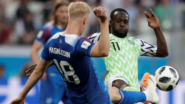 Victor Moses memiliki peran sentral dalam menjaga alur serangan dan pertahanan Nigeria. (