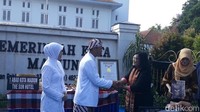 Wali Kota Madiun Sugeng Rismiyanto menerima penghargaan Piagam MURI/Foto: Sugeng Harianto
