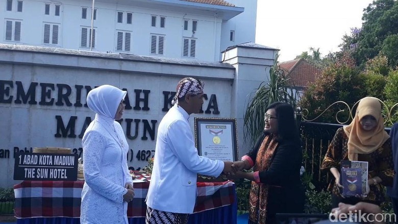 Wow, Festival Nasi Pecel Madiun Pecahkan Rekor Nasional dan Global Wow, Festival Nasi Pecel Madiun Pecahkan Rekor Nasional dan Global