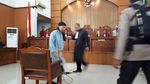 Foto: Detik-detik Jelang Sidang Vonis Aman Abdurrahman