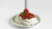 Yang satu ini bertema clean eating. Sehingga ia membuat spaghetti dari pel lantai. Ada ada aja, ya. Foto: Instagram sheiku
