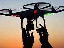 Terjebak di Laut Lepas, Turis Selamat oleh Drone
