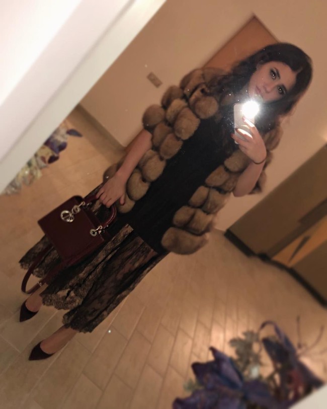 Unggahan kontroversial Irina lain yang juga sudah dihapus adalah ketika ia memamerkan tas mahalnya. Bagaimana aku bisa memiliki tas seharga 560 ribu rouble (Rp 125 jutaan)? Karena ayahku adalah Alexander Chigirinky, tulisnya. Foto: Instagram