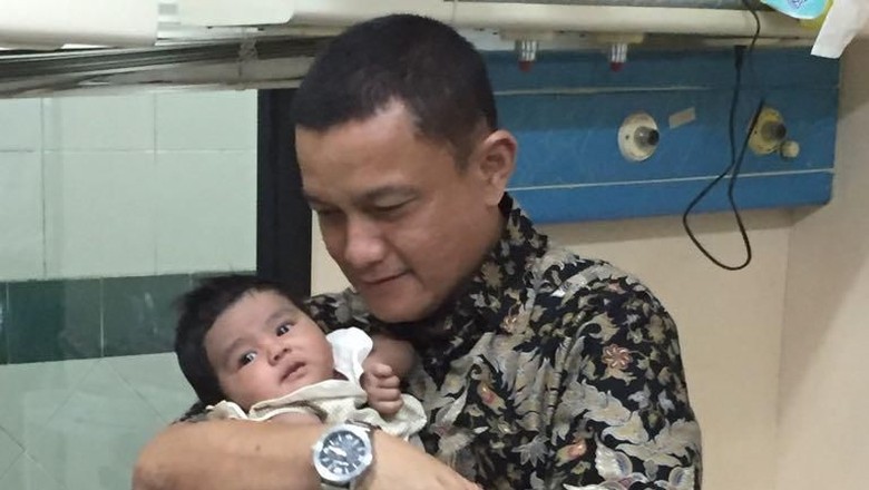 Wangi Bedak, Bayi Menggemaskan Ini Dibuang di Gang Sempit Wangi Bedak, Bayi Menggemaskan Ini Dibuang di Gang Sempit