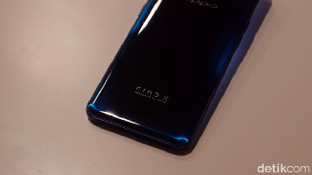 Ponsel ini punya dapur yang cukup gahar. Oppo memadukan prosesor Snapdragon 845 dengan GPU Adreno 630. Tersemat pula RAM 8 GB dengan ROM 256 GB. Foto: Adi Fida Rahman/detikinet