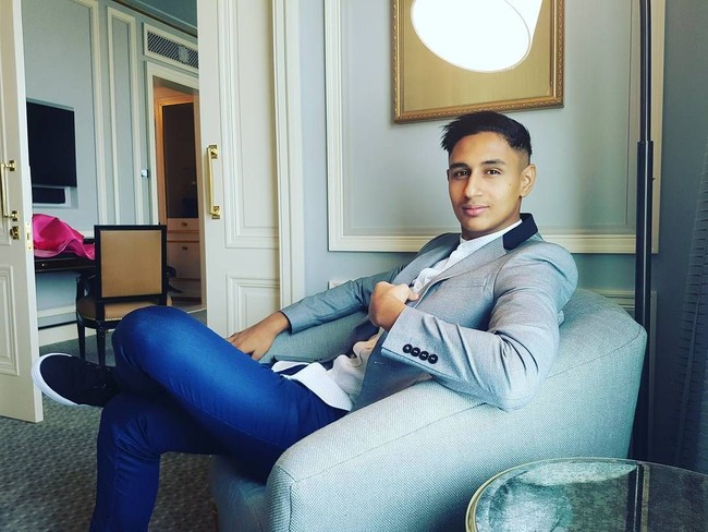 Memiliki darah Timor Leste, Dillah memiliki kulit eksotis dan hidung mancung. Ia pun memiliki banyak fans di media sosial. Foto: instagram/Dillah Daesslow