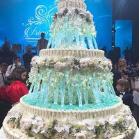 Ini penampilan kue pernikahannya yang terlihat megah. Foto: Instagram