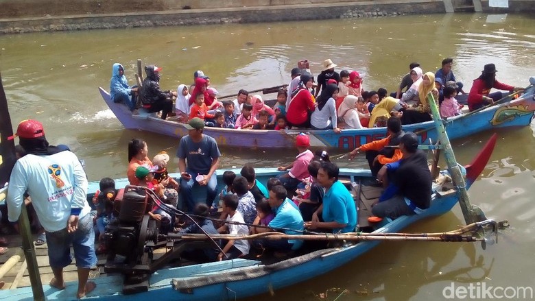 Hari Raya Ketupat, Warga Kudus Gelar Tradisi Lomban Praon Hari Raya Ketupat, Warga Kudus Gelar Tradisi Lomban Praon