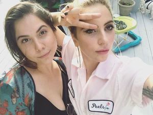 Potret Seleb Hollywood Bareng Saudara, Sama-sama Menawan!