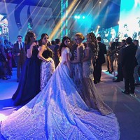 Diperkirakan gelaran resepsi perkawinan Irina menghabiskan biaya lebih dari $2 juta atau sekitar Rp 28 miliaran. Sedangkan untuk katering, yang menyajikan makanan mewah termasuk salmon carpaccio hingga champagne Prancis, menghabiskan £350,000 atau Rp 6,5 miliaran. Foto: Instagram