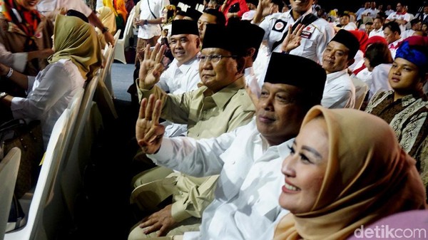 Prabowo Hadiri Debat Cagub Jabar