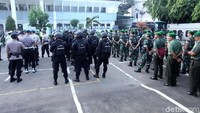 TNI juga dilibatkan dalam pengamanan sidang vonis Aman Abdurrahman.