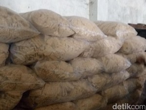 Polisi Buru Pemasok Bahan Baku Mi Instan Kedaluwarsa