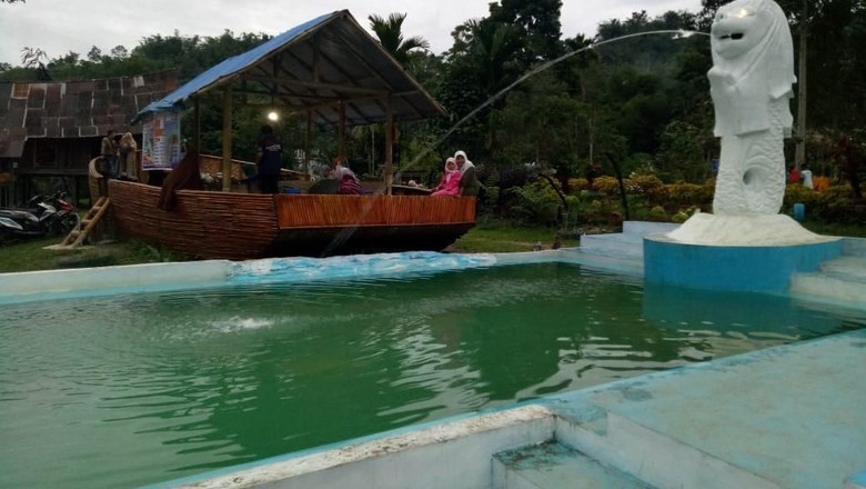 Ada Replika Patung Merlion Singapura di Bukittinggi