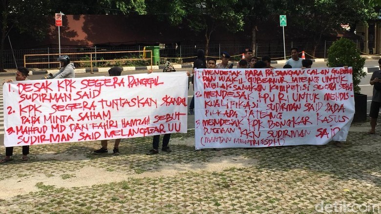 Massa FPI Datangi KPK, Minta Usut Tuntas Kasus Papa Minta Saham Massa FPI Datangi KPK, Minta Usut Tuntas Kasus Papa Minta Saham